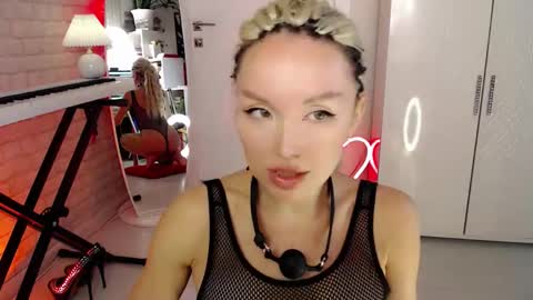 WhiteLaBunny online show from November 6, 2:18 pm