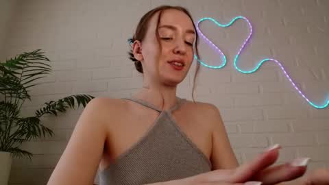 Snapshot of whiteprincessluna chatting on May 15, 1:18 pm You wont find me here on Saturdays and Sundays online show from May 15, 1:18 pm