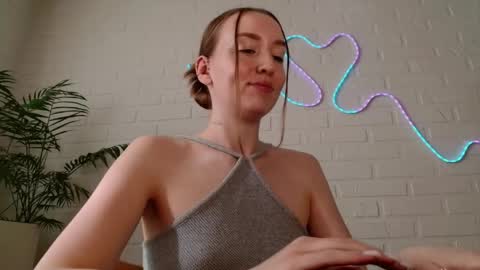 Snapshot of whiteprincessluna chatting on May 19, 2:34 pm You wont find me here on Saturdays and Sundays online show from May 19, 2:34 pm