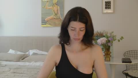 White Queen online show from June 22, 6:21 am