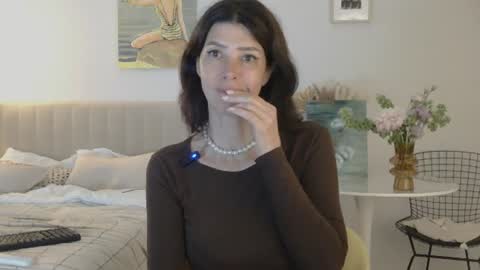 White Queen online show from June 22, 6:27 pm