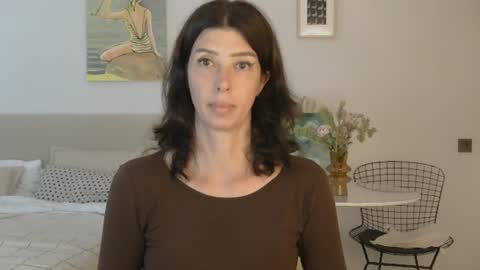 White Queen online show from June 27, 2:44 pm