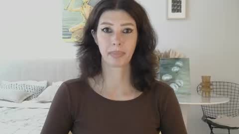 White Queen online show from June 30, 6:14 am