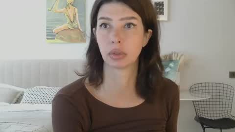 White Queen online show from July 12, 4:14 am