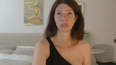 White Queen online show from July 29, 7:06 am