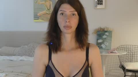 White Queen online show from August 3, 9:15 am