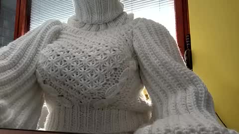 whitesweater online show from September 18, 6:48 am