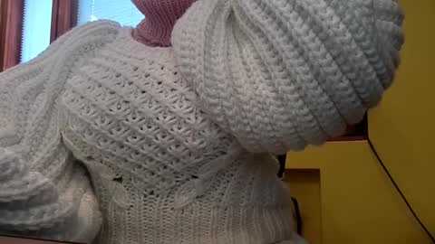 whitesweater online show from January 8, 6:48 am