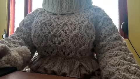 whitesweater online show from February 11, 7:24 am