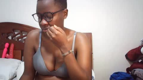 Snapshot of whitney_ly chatting on August 4, 6:27 am whitney_ly online show from August 4, 6:27 am