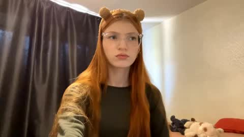 Snapshot of whitneyblaze chatting on June 1, 6:37 am Alaska 3 online show from June 1, 6:37 am