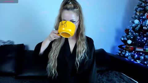 whitneypunnch online show from December 15, 12:53 pm