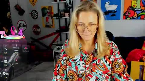 Snapshot of whitneypunnch chatting on May 11, 5:46 am whitneypunnch online show from May 11, 5:46 am