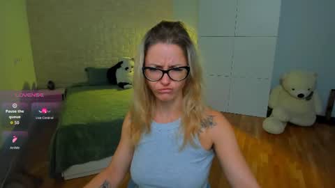 Snapshot of whitneypunnch chatting on July 1, 9:00 am whitneypunnch online show from July 1, 9:00 am