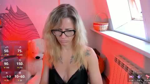 Snapshot of whitneypunnch chatting on July 6, 11:29 am whitneypunnch online show from July 6, 11:29 am