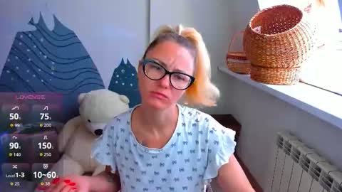 Snapshot of whitneypunnch chatting on July 7, 9:13 am whitneypunnch online show from July 7, 9:13 am