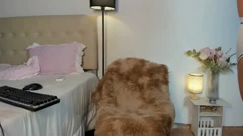 Arra Brown online show from February 6, 11:35 am