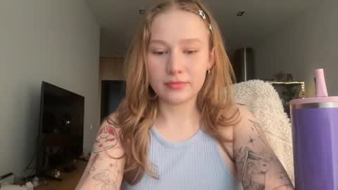 Snapshot of whoisalisa chatting on May 26, 7:59 am Alisa online show from May 26, 7:59 am