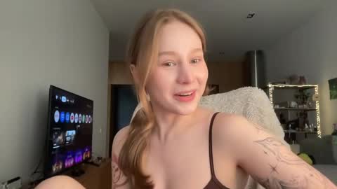 Snapshot of whoisalisa chatting on May 30, 7:49 am Alisa online show from May 30, 7:49 am