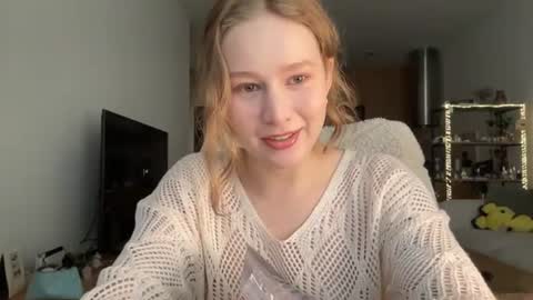 Snapshot of whoisalisa chatting on June 13, 8:01 am Alisa online show from June 13, 8:01 am