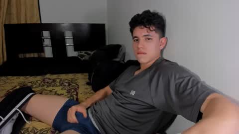 whos_he online show from December 2, 10:16 pm