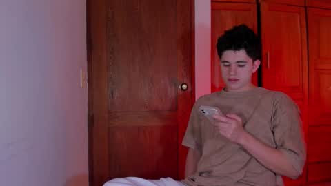 whos_he online show from January 6, 7:39 pm