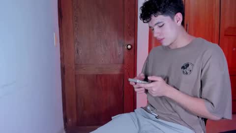 whos_he online show from January 9, 9:05 pm