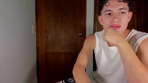 whos_he online show from January 15, 12:59 am