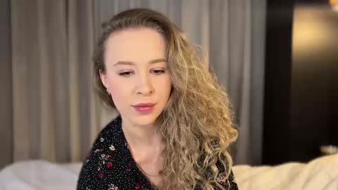 Snapshot of why_____not chatting on February 13, 8:03 pm Alice online show from February 13, 8:03 pm