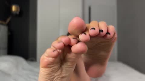 Snapshot of why_____not chatting on October 9, 4:27 pm Alice online show from October 9, 4:27 pm