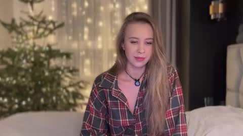 Snapshot of why_____not chatting on January 8, 5:59 pm Alice online show from January 8, 5:59 pm