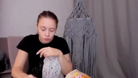 Snapshot of why_again_me chatting on March 6, 4:17 pm Veronica online show from March 6, 4:17 pm