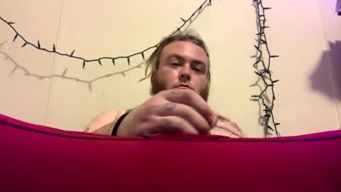 Snapshot of wicked_clown665 chatting on December 17, 4:40 am wicked_clown665 online show from December 17, 4:40 am