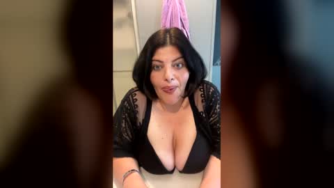 Snapshot of wickedbbwcat chatting on June 17, 4:30 pm Katie Love online show from June 17, 4:30 pm