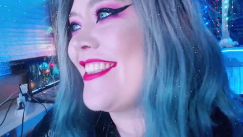 Snapshot of wickedxqueen chatting on January 13, 4:18 am Laura online show from January 13, 4:18 am