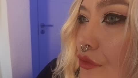 Snapshot of wickedxqueen chatting on October 17, 5:21 am Laura online show from October 17, 5:21 am