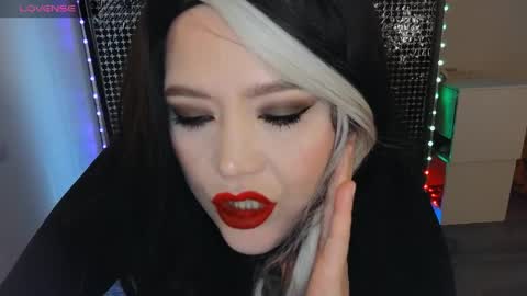 Snapshot of wickedxqueen chatting on April 15, 7:54 pm Laura online show from April 15, 7:54 pm