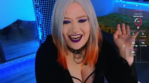 Snapshot of wickedxqueen chatting on May 4, 7:10 pm Laura online show from May 4, 7:10 pm