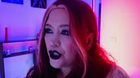 Snapshot of wickedxqueen chatting on June 21, 9:17 pm Laura online show from June 21, 9:17 pm