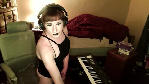 Snapshot of wienerlady chatting on November 29, 4:59 am Countess of Hotdogs online show from November 29, 4:59 am