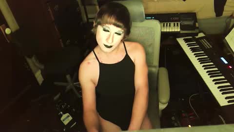 Snapshot of wienerlady chatting on December 14, 3:34 am Countess of Hotdogs online show from December 14, 3:34 am