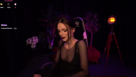 Snapshot of wild_alice_me chatting on June 10, 3:55 pm Alice online show from June 10, 3:55 pm