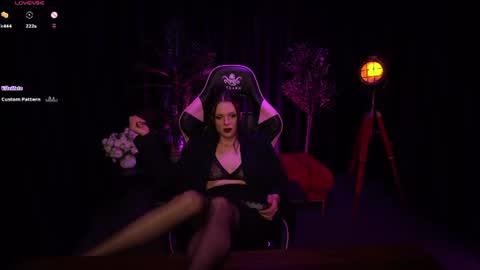 Snapshot of wild_alice_me chatting on June 13, 3:21 pm Alice online show from June 13, 3:21 pm