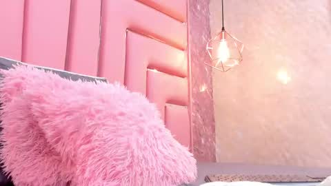 wild_firee_ online show from October 10, 8:19 pm