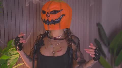 Snapshot of wild_hearttt chatting on October 31, 7:42 am Audrey online show from October 31, 7:42 am