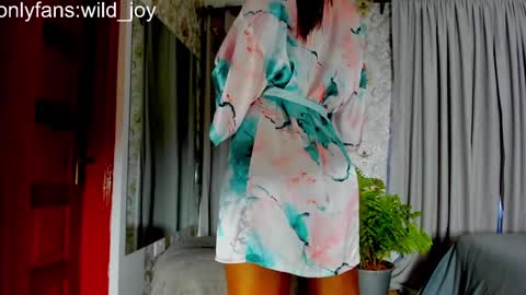 Snapshot of wild_joy chatting on December 13, 6:53 am wild_joy online show from December 13, 6:53 am