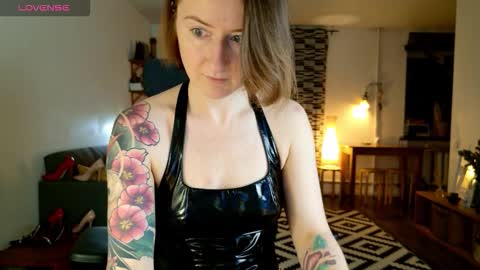 wild_peony online show from November 16, 2:33 pm