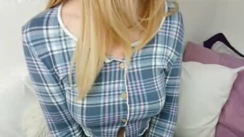 Snapshot of wild_seduction chatting on June 20, 5:54 am Ella online show from June 20, 5:54 am