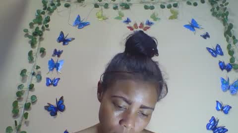 Snapshot of wildah chatting on May 8, 11:48 am wildah online show from May 8, 11:48 am