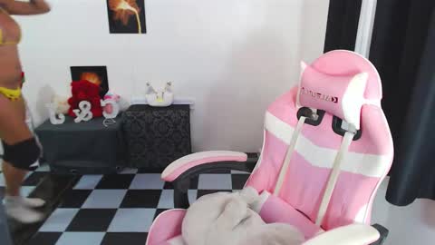 Snapshot of wildasianhorsecockts chatting on November 27, 9:00 am Chachi online show from November 27, 9:00 am